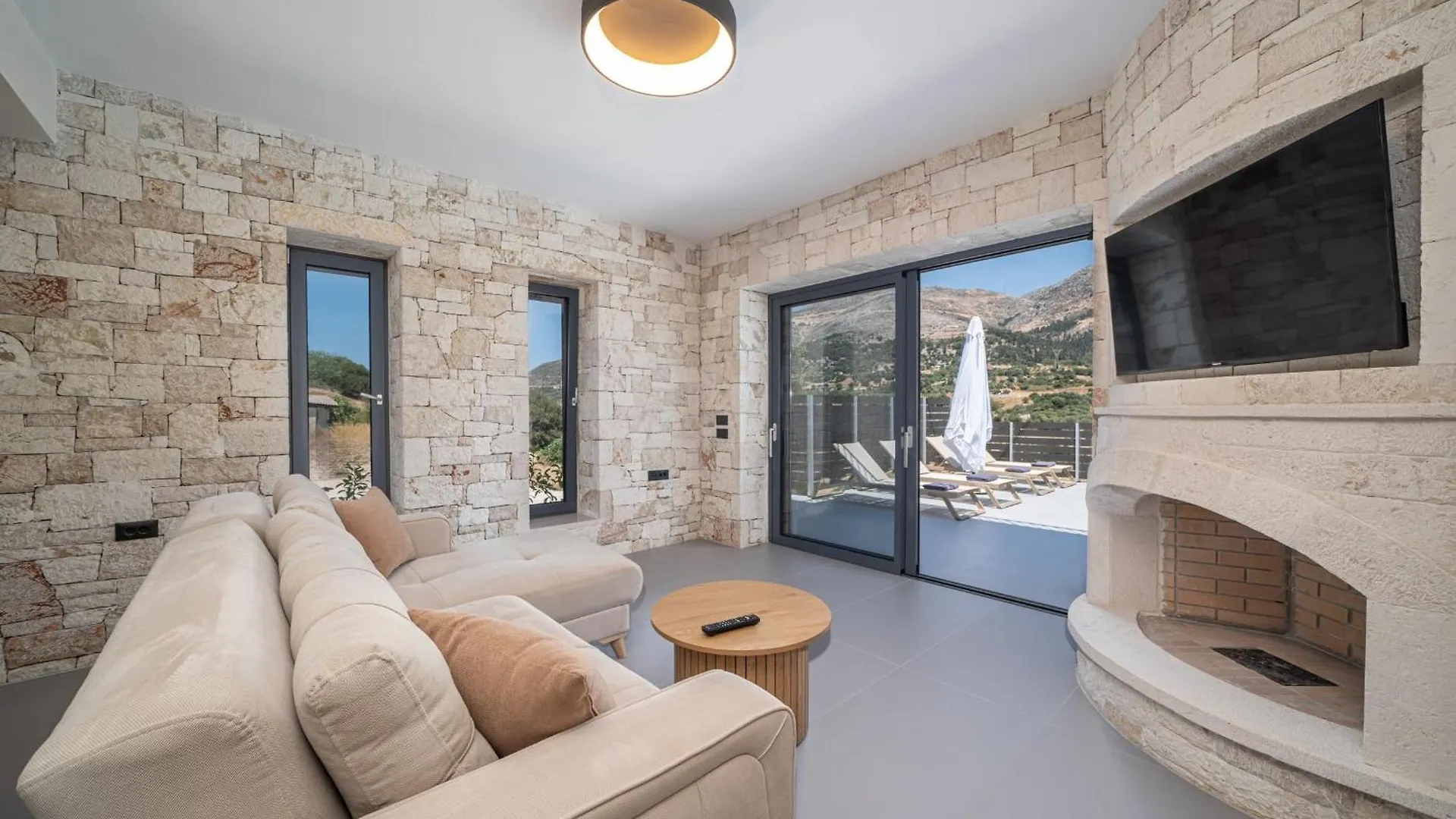 Brand New Stone Villa Aris !! Divarata